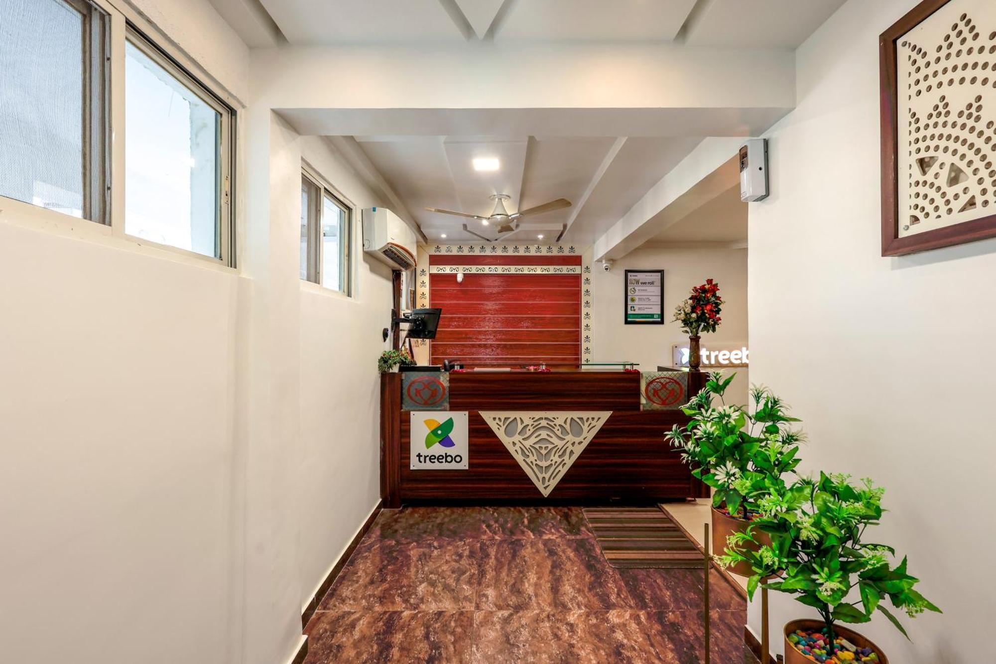 Treebo Rvg Hotel Vadodara Ngoại thất bức ảnh