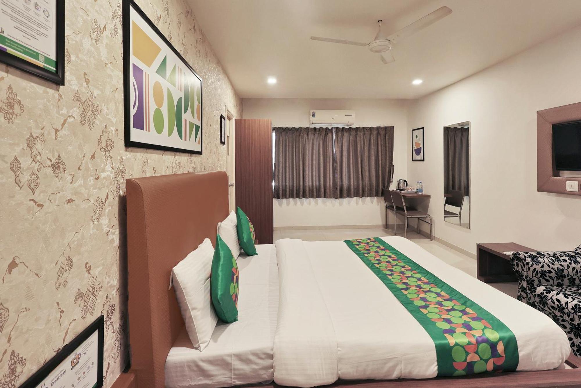 Treebo Rvg Hotel Vadodara Ngoại thất bức ảnh