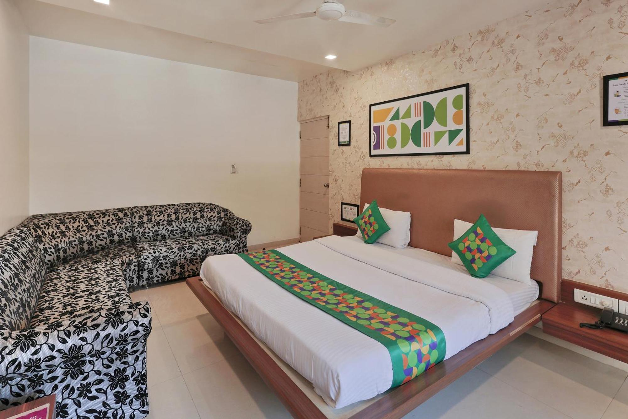Treebo Rvg Hotel Vadodara Ngoại thất bức ảnh